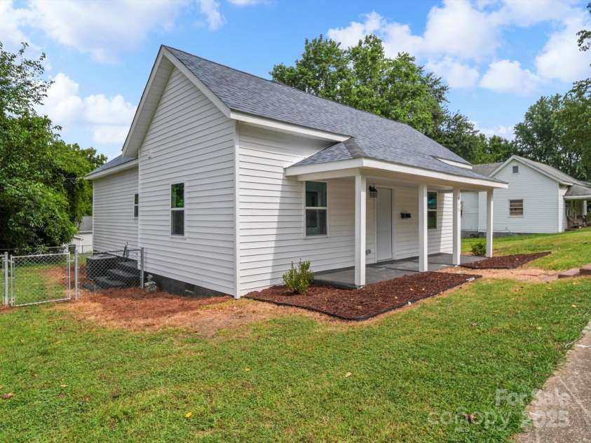 815 Church Street, Kings Mountain, NC 28086.  MLS# CAR4277255, YatesRealty ID 24888. 