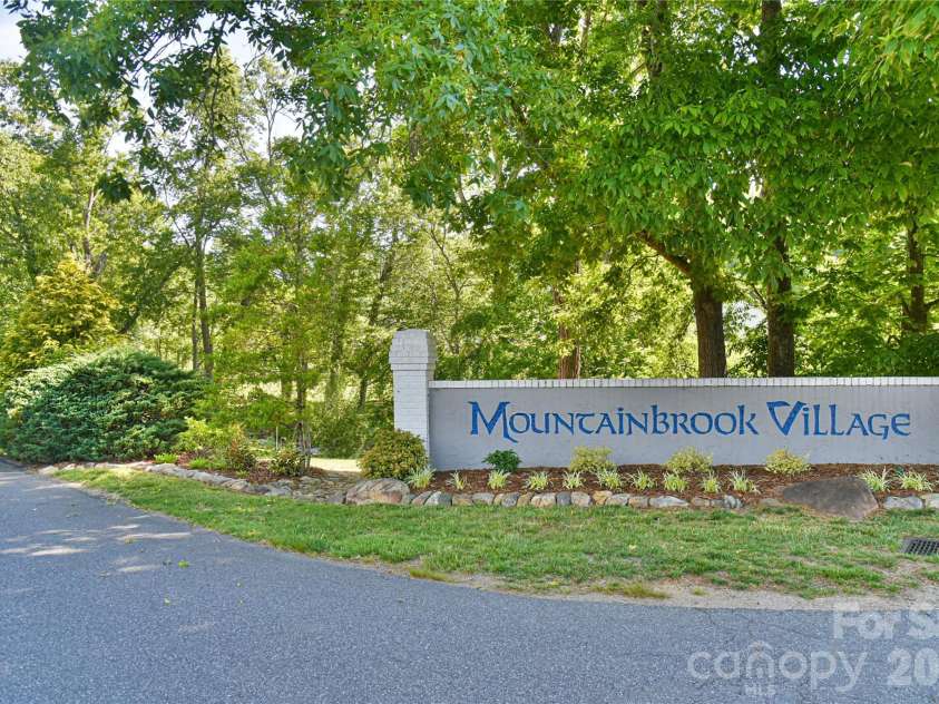 13 Silver Place, Black Mountain, NC 28711.  MLS# CAR4382808, YatesRealty ID 24890. Desirable, Convenient and Welcoming !!