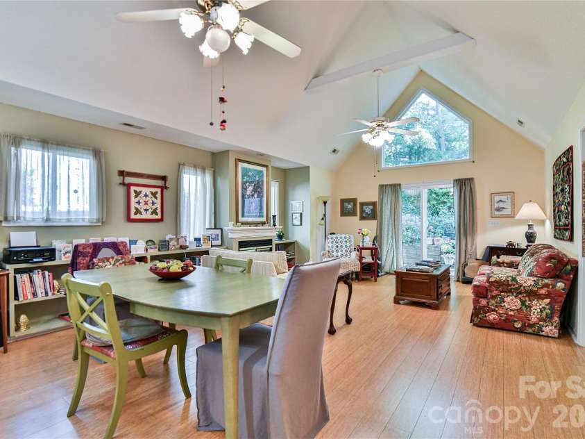 13 Silver Place, Black Mountain, NC 28711.  MLS# CAR4382808, YatesRealty ID 24890. Light and Airy. EZ 1-Level Living.