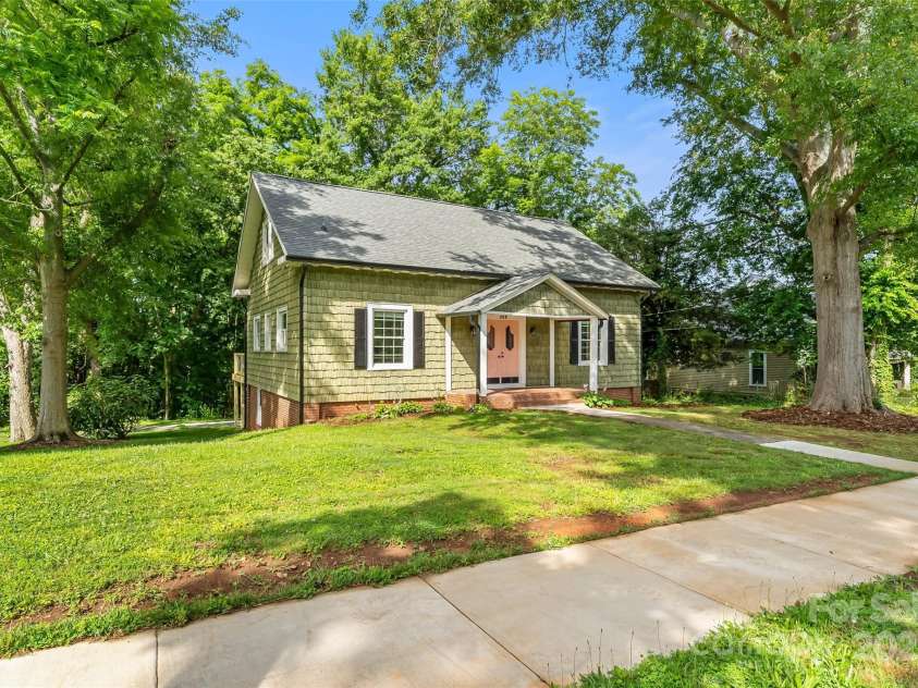 302 White Street, Morganton, NC 28655.  MLS# CAR4271215, YatesRealty ID 24890. 