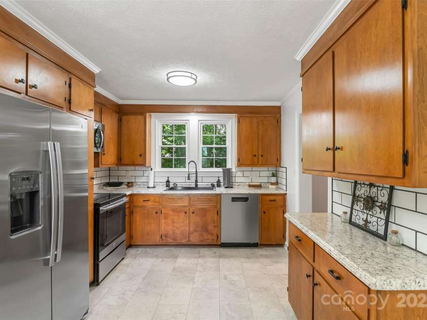 302 White Street, Morganton, NC 28655.  MLS# CAR4271215, YatesRealty ID 24890. 