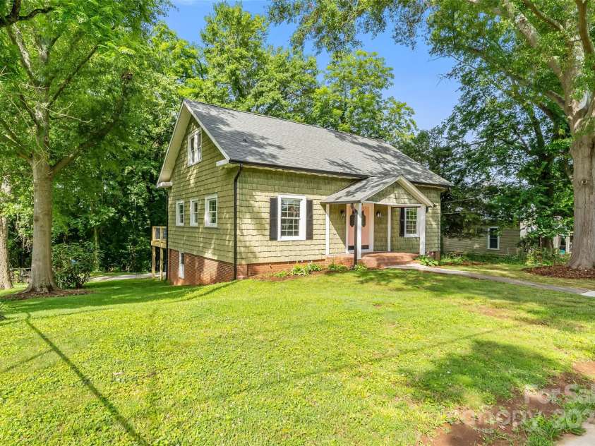 302 White Street, Morganton, NC 28655.  MLS# CAR4271215, YatesRealty ID 24890. 