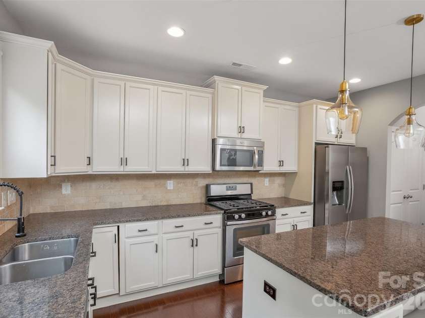 3000 Fallondale Road, Waxhaw, NC 28173.  MLS# CAR4371670, YatesRealty ID 24892. 
