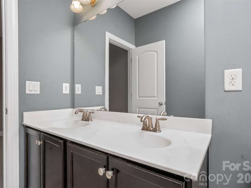 3000 Fallondale Road, Waxhaw, NC 28173.  MLS# CAR4371670, YatesRealty ID 24892. 