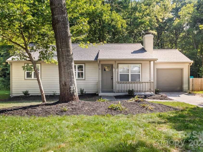 6515 Santa Cruz Trail, Charlotte, NC 28227.  MLS# CAR4274294, YatesRealty ID 24892. 