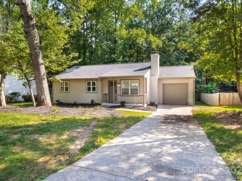 6515 Santa Cruz Trail, Charlotte, NC 28227.  MLS# CAR4274294, YatesRealty ID 24892. 
