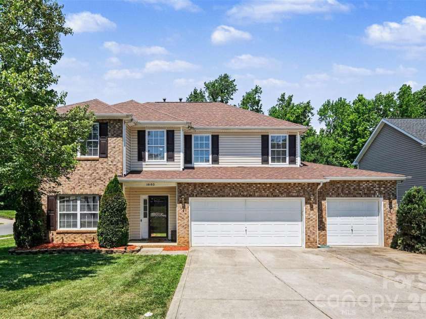 10103 Caldwell Forest Drive, Charlotte, NC 28213.  MLS# CAR4382156, YatesRealty ID 24893. 