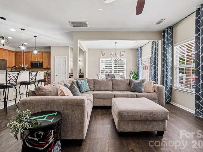 10103 Caldwell Forest Drive, Charlotte, NC 28213.  MLS# CAR4382156, YatesRealty ID 24893. 