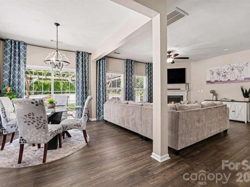 10103 Caldwell Forest Drive, Charlotte, NC 28213.  MLS# CAR4382156, YatesRealty ID 24893. 