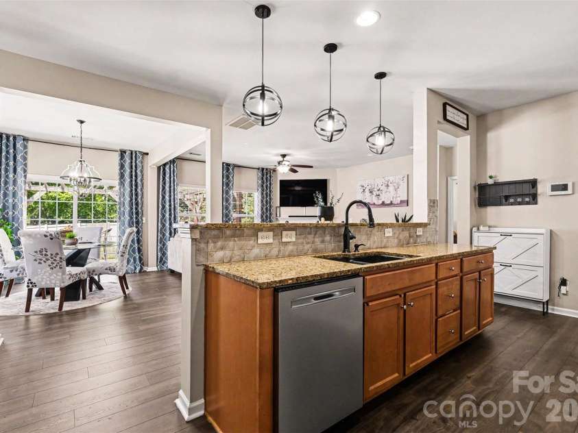 10103 Caldwell Forest Drive, Charlotte, NC 28213.  MLS# CAR4382156, YatesRealty ID 24893. 