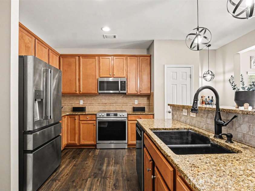 10103 Caldwell Forest Drive, Charlotte, NC 28213.  MLS# CAR4382156, YatesRealty ID 24893. 