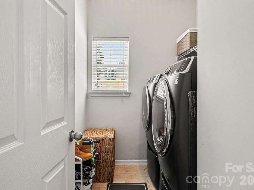10103 Caldwell Forest Drive, Charlotte, NC 28213.  MLS# CAR4382156, YatesRealty ID 24893. 