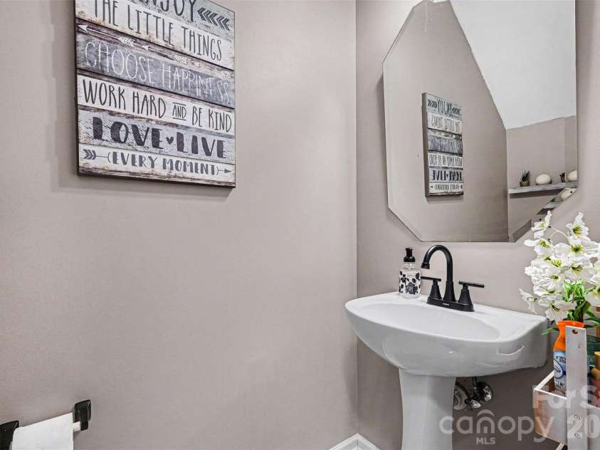 10103 Caldwell Forest Drive, Charlotte, NC 28213.  MLS# CAR4382156, YatesRealty ID 24893. 