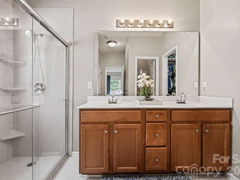 10103 Caldwell Forest Drive, Charlotte, NC 28213.  MLS# CAR4382156, YatesRealty ID 24893. 