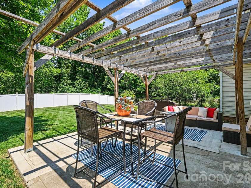10103 Caldwell Forest Drive, Charlotte, NC 28213.  MLS# CAR4382156, YatesRealty ID 24893. 
