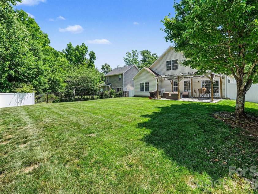 10103 Caldwell Forest Drive, Charlotte, NC 28213.  MLS# CAR4382156, YatesRealty ID 24893. 