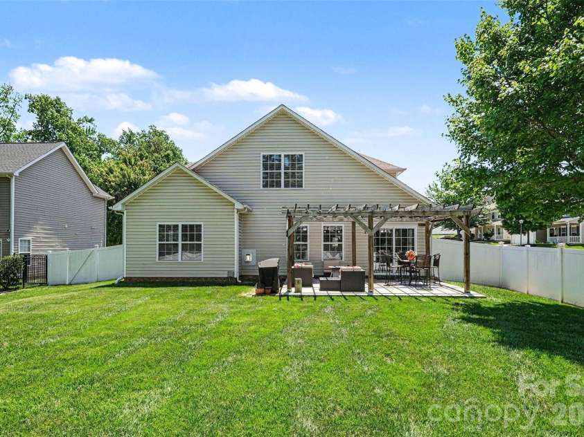 10103 Caldwell Forest Drive, Charlotte, NC 28213.  MLS# CAR4382156, YatesRealty ID 24893. 