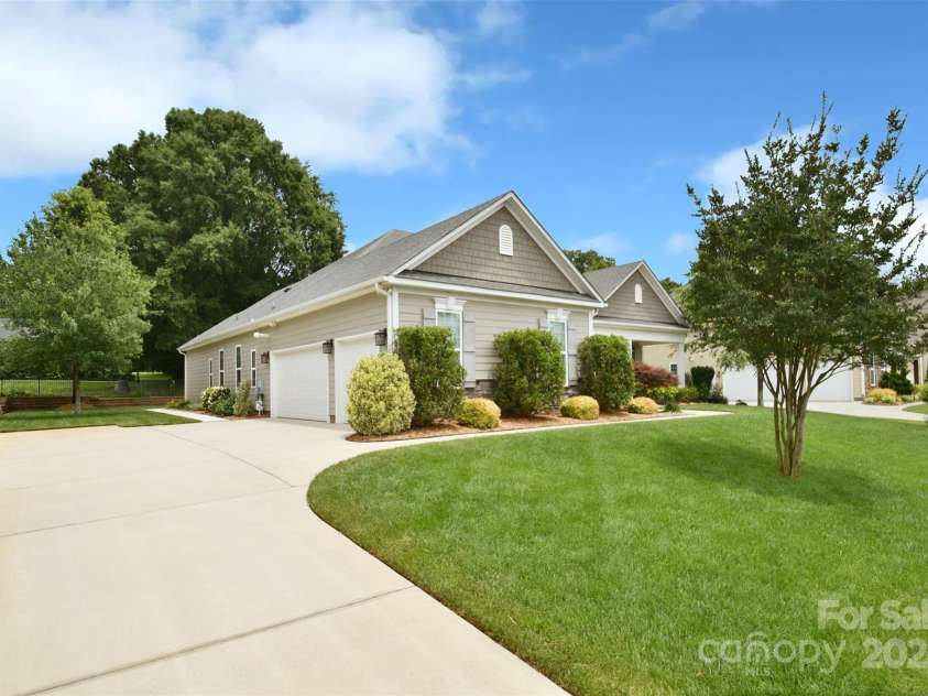 551 Brightleaf Place, Concord, NC 28027.  MLS# CAR4277097, YatesRealty ID 24894. 
