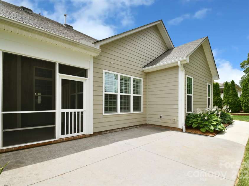 551 Brightleaf Place, Concord, NC 28027.  MLS# CAR4277097, YatesRealty ID 24894. 