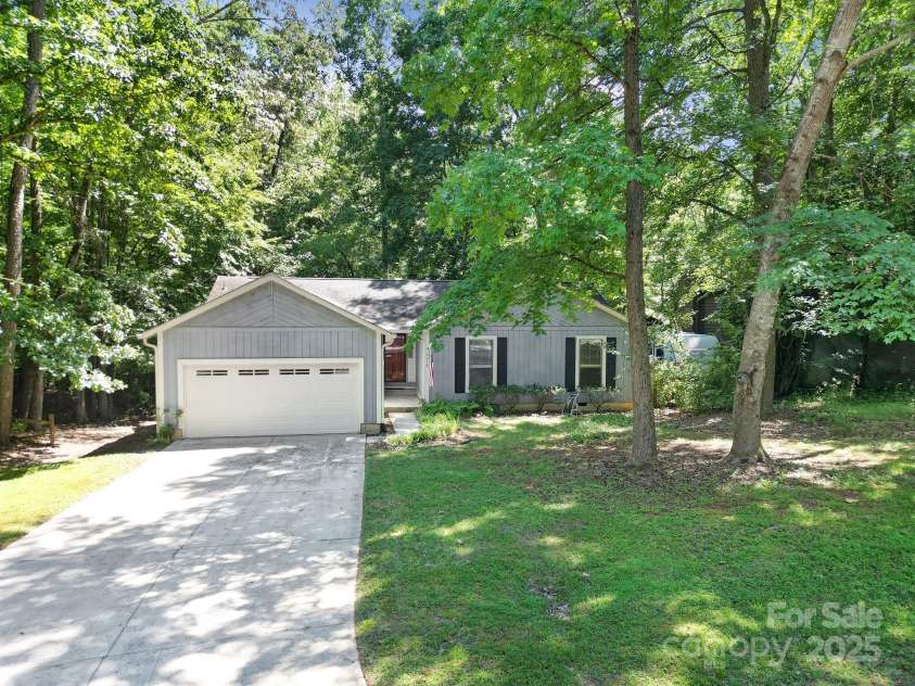 8416 Rittenhouse Circle, Charlotte, NC 28270.  MLS# CAR4273767, YatesRealty ID 24895. 