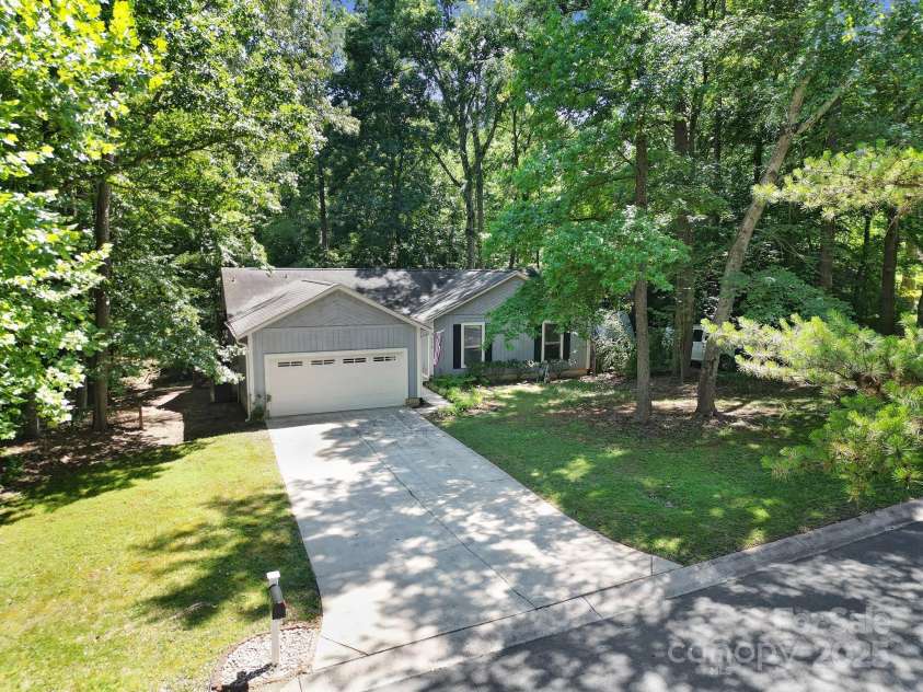 8416 Rittenhouse Circle, Charlotte, NC 28270.  MLS# CAR4273767, YatesRealty ID 24895. 