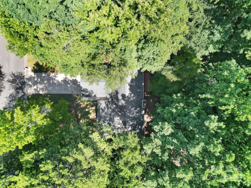 8416 Rittenhouse Circle, Charlotte, NC 28270.  MLS# CAR4273767, YatesRealty ID 24895. 