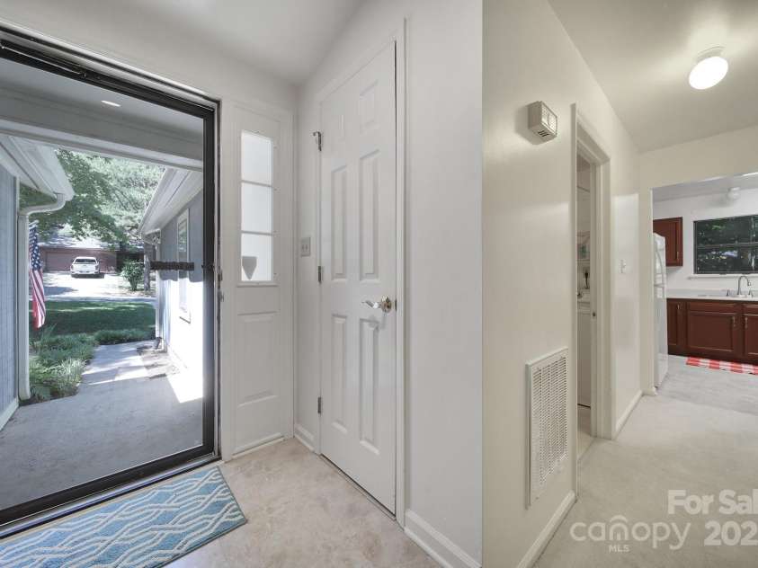 8416 Rittenhouse Circle, Charlotte, NC 28270.  MLS# CAR4273767, YatesRealty ID 24895. 