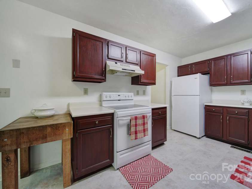 8416 Rittenhouse Circle, Charlotte, NC 28270.  MLS# CAR4273767, YatesRealty ID 24895. 