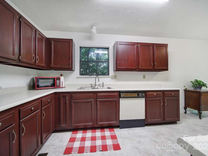 8416 Rittenhouse Circle, Charlotte, NC 28270.  MLS# CAR4273767, YatesRealty ID 24895. 