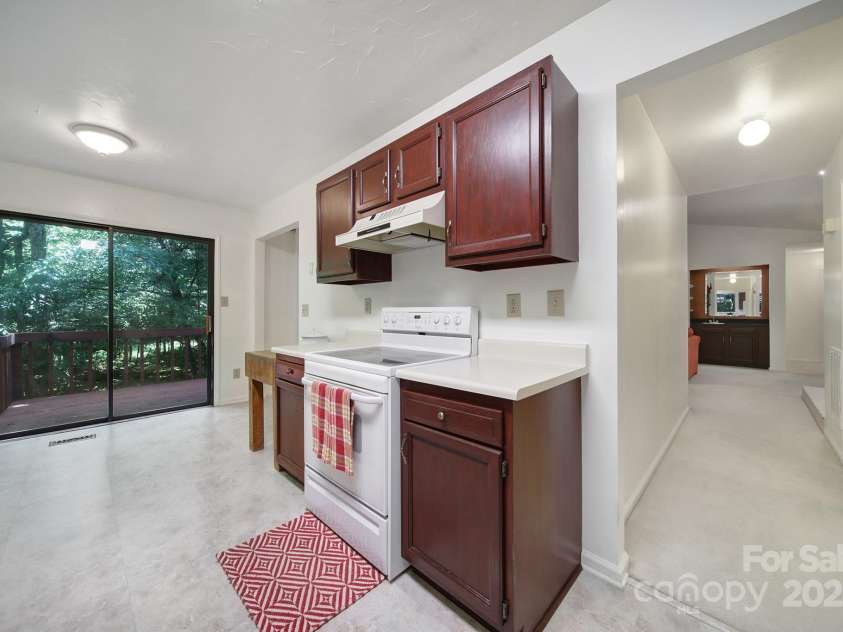 8416 Rittenhouse Circle, Charlotte, NC 28270.  MLS# CAR4273767, YatesRealty ID 24895. 