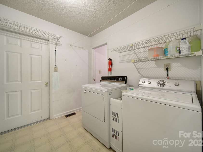 8416 Rittenhouse Circle, Charlotte, NC 28270.  MLS# CAR4273767, YatesRealty ID 24895. 