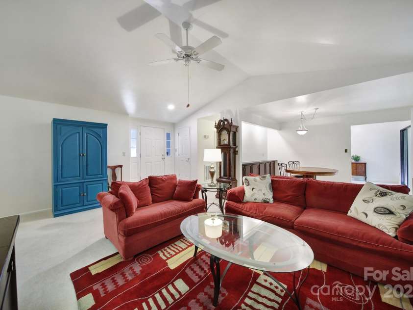 8416 Rittenhouse Circle, Charlotte, NC 28270.  MLS# CAR4273767, YatesRealty ID 24895. 