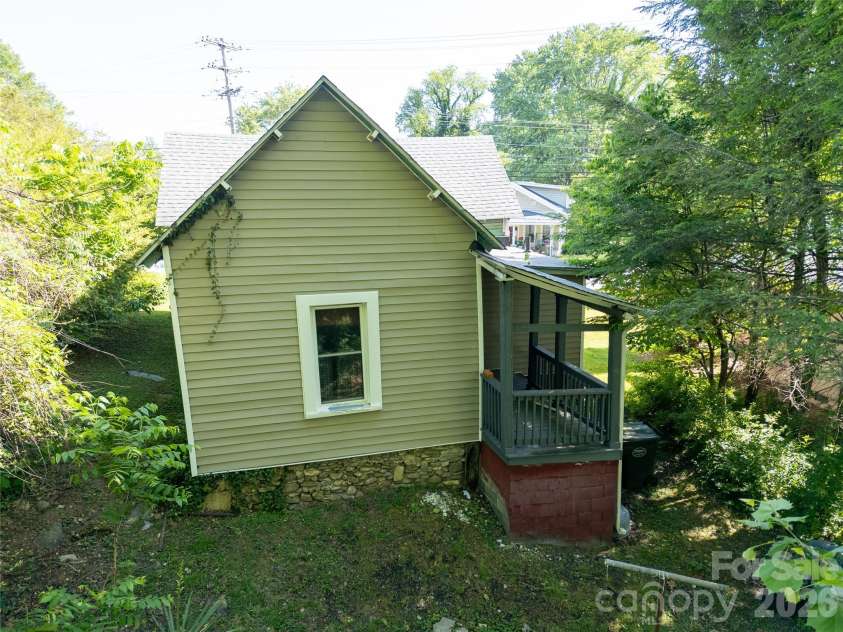 462 Walnut Street, Waynesville, NC 28786.  MLS# CAR4384922, YatesRealty ID 24896. 
