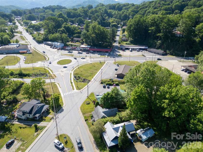 462 Walnut Street, Waynesville, NC 28786.  MLS# CAR4384922, YatesRealty ID 24896. 