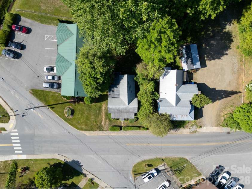 462 Walnut Street, Waynesville, NC 28786.  MLS# CAR4384922, YatesRealty ID 24896. 