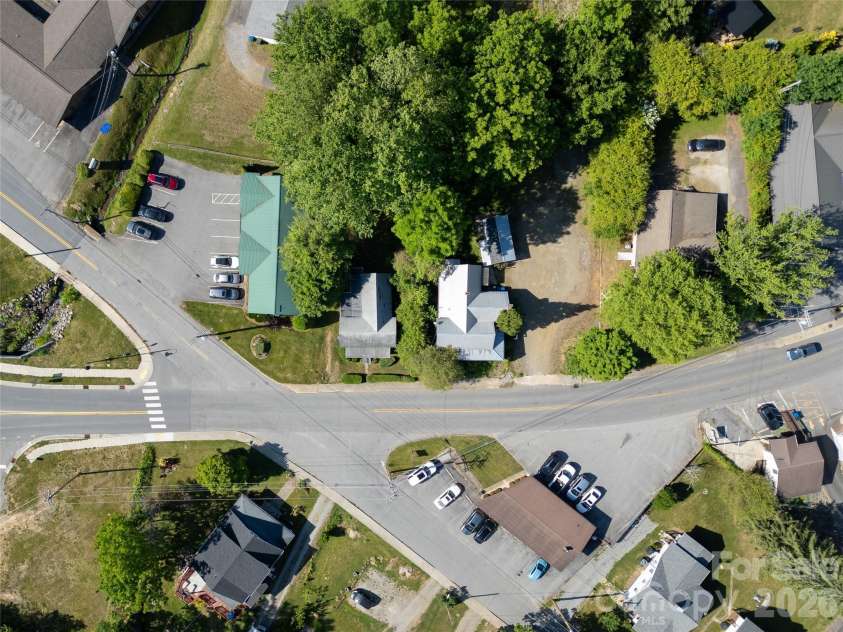 462 Walnut Street, Waynesville, NC 28786.  MLS# CAR4384922, YatesRealty ID 24896. 