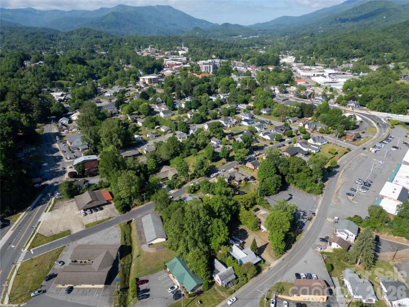 462 Walnut Street, Waynesville, NC 28786.  MLS# CAR4384922, YatesRealty ID 24896. 