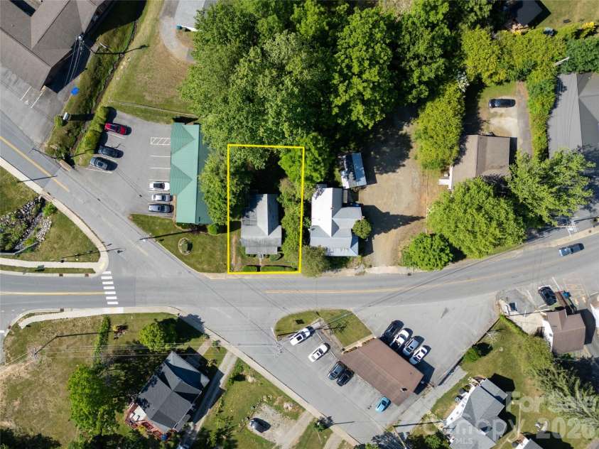 462 Walnut Street, Waynesville, NC 28786.  MLS# CAR4384922, YatesRealty ID 24896. 