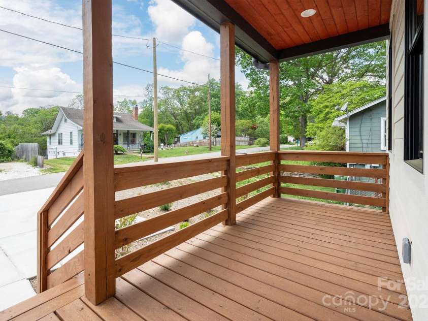 88 Pershing Road, Asheville, NC 28805.  MLS# CAR4204009, YatesRealty ID 24896. 