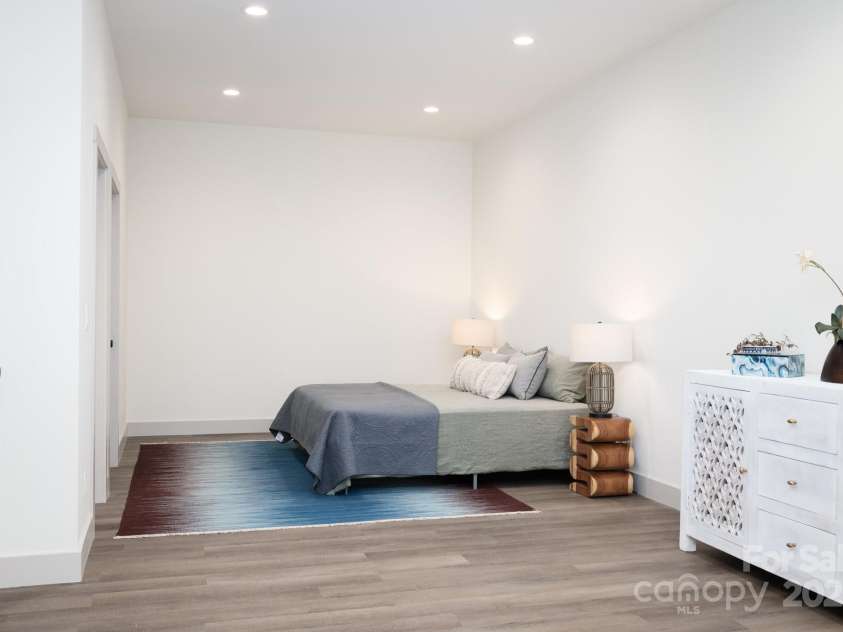 88 Pershing Road, Asheville, NC 28805.  MLS# CAR4204009, YatesRealty ID 24896. Huge Space - Ideal as Extra Bedroom Suite