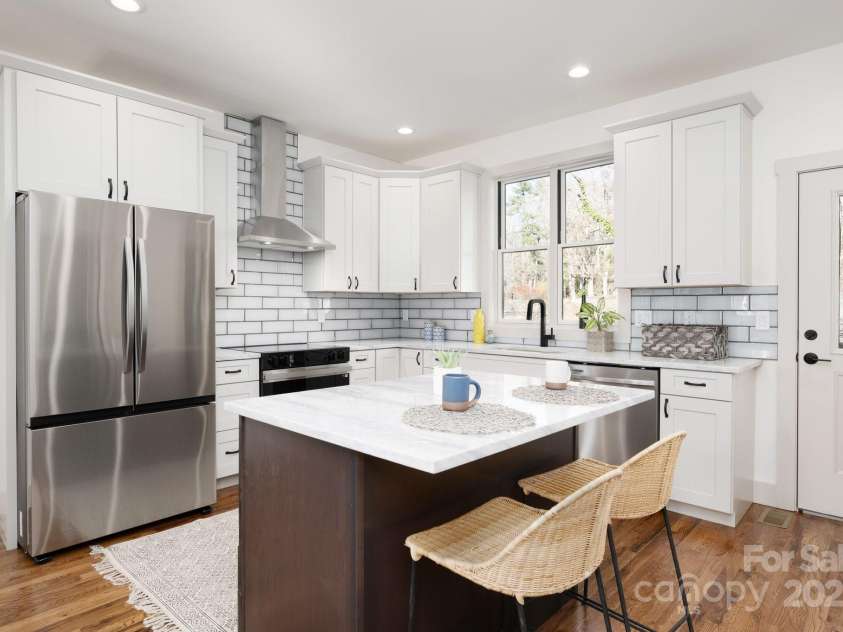 88 Pershing Road, Asheville, NC 28805.  MLS# CAR4204009, YatesRealty ID 24896. Lovely Eat-in Kitchen