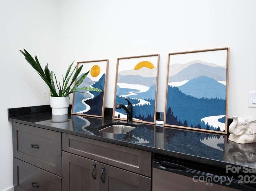 88 Pershing Road, Asheville, NC 28805.  MLS# CAR4204009, YatesRealty ID 24896. Perfect for Guests or Entertaining