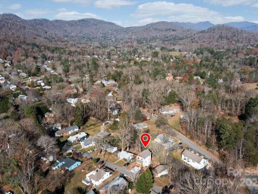 88 Pershing Road, Asheville, NC 28805.  MLS# CAR4204009, YatesRealty ID 24896. Wonderful Location Surrounded by Mountains in Haw Creek