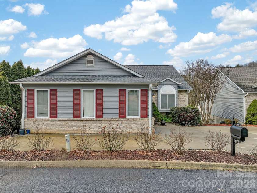 17 Driver Court, Hendersonville, NC 28739.  MLS# CAR4346036, YatesRealty ID 24897. 