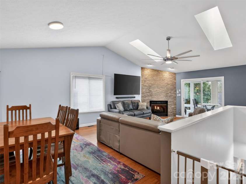 17 Driver Court, Hendersonville, NC 28739.  MLS# CAR4346036, YatesRealty ID 24897. 