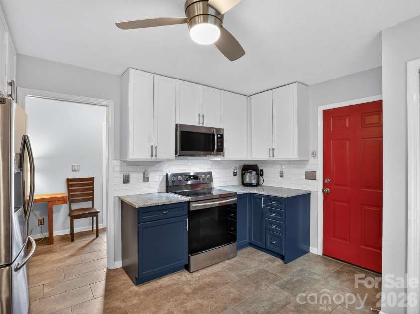 17 Driver Court, Hendersonville, NC 28739.  MLS# CAR4346036, YatesRealty ID 24897. 