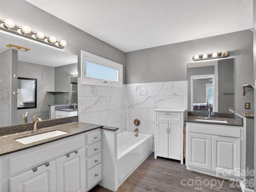 17 Driver Court, Hendersonville, NC 28739.  MLS# CAR4346036, YatesRealty ID 24897. 