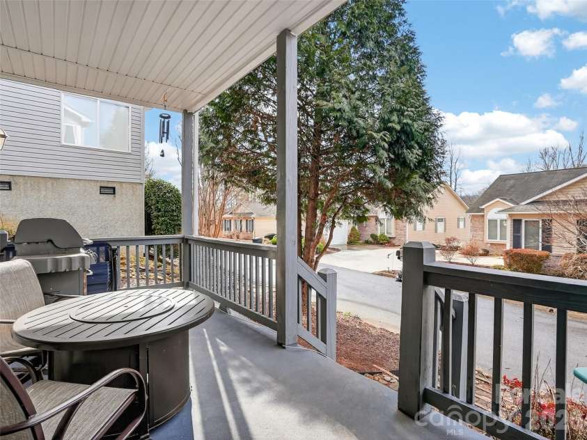 17 Driver Court, Hendersonville, NC 28739.  MLS# CAR4346036, YatesRealty ID 24897. 