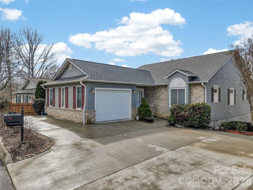 17 Driver Court, Hendersonville, NC 28739.  MLS# CAR4346036, YatesRealty ID 24897. 