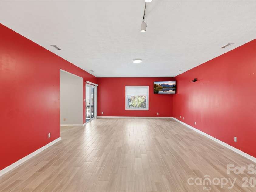 17 Driver Court, Hendersonville, NC 28739.  MLS# CAR4346036, YatesRealty ID 24897. 
